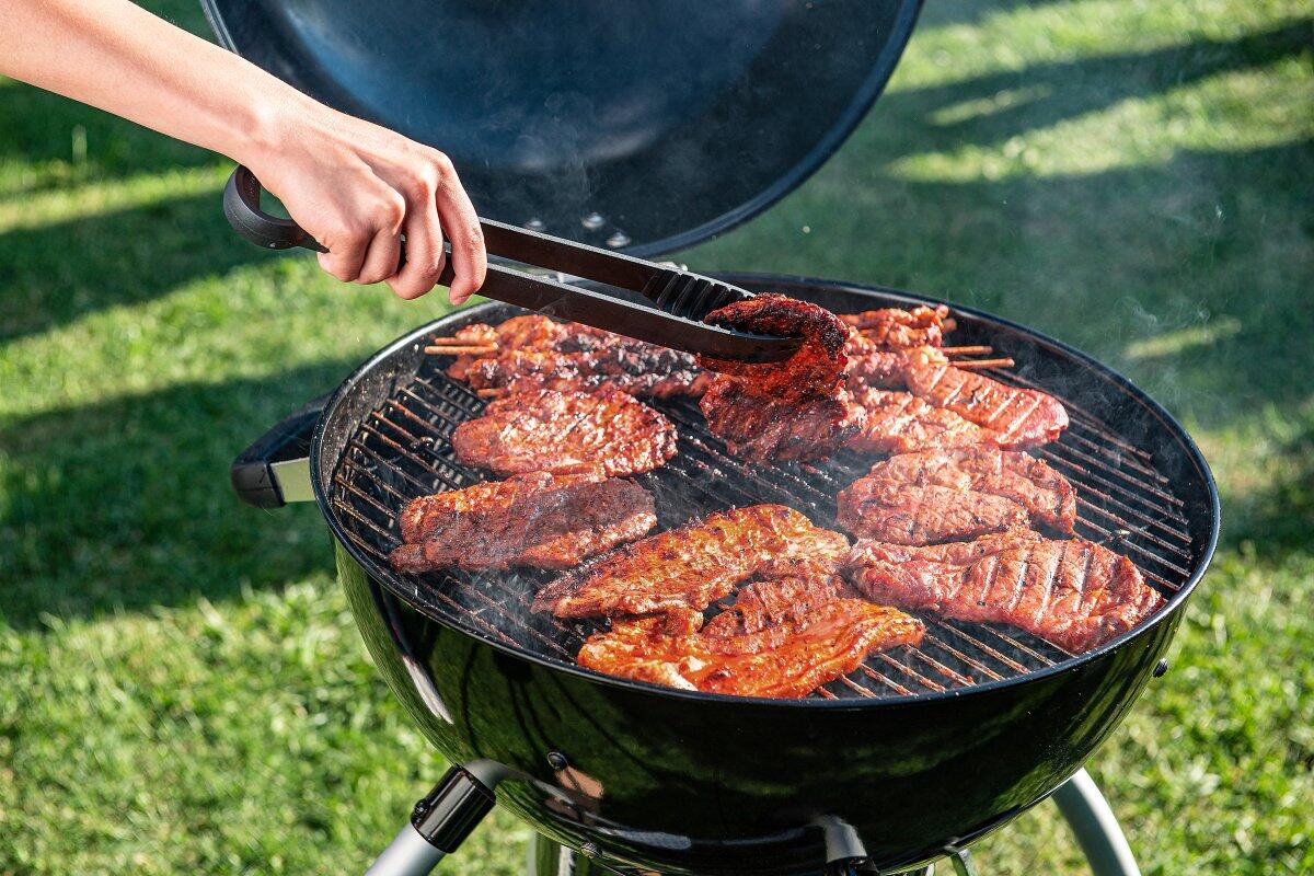Detalj av gripeenden på Grilltang BBQ 32,5 cm i kunststoff svart