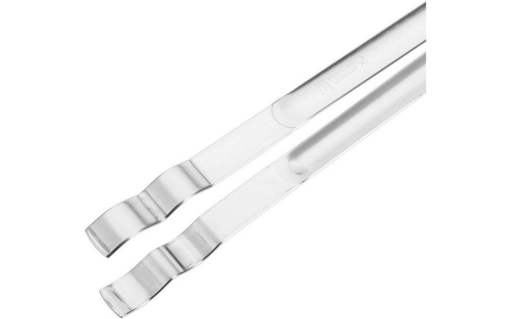Grilltang rett 36 cm i rustfritt stål Westmark i bruk ved bord