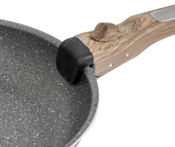 Nærbilde av håndtaket til Grytesett Pirate Mini 7-deler aluminium/keramikk 1,9 kg - Brunner