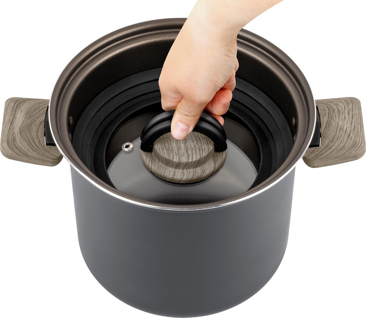 Montert Grytesett Torralta Spacemaster stablebar resirkulert aluminium på kokeplate