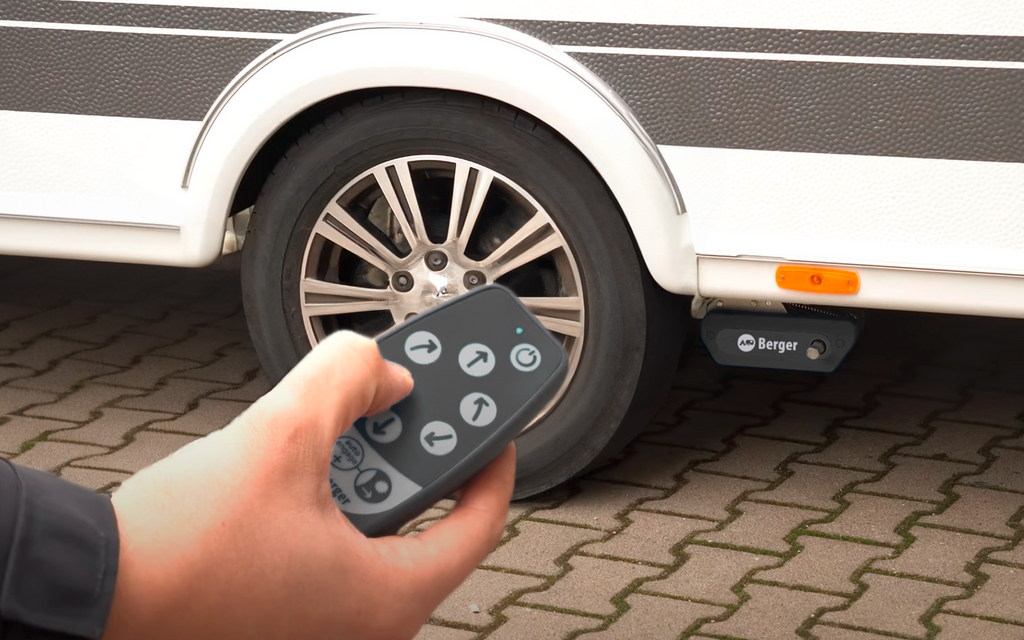 Montert halvautomatisk rangierhjelp Titanium 2.0 på campingvogn