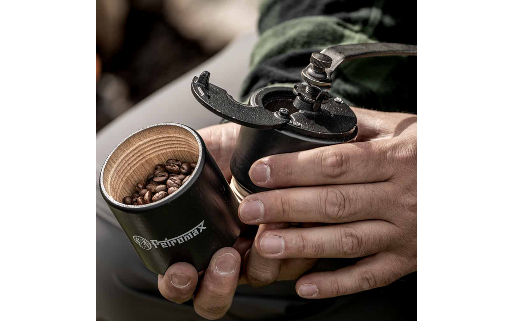 Detalj av kvernverket på Håndkaffekvern med justerbar malegrad støpejern Petromax