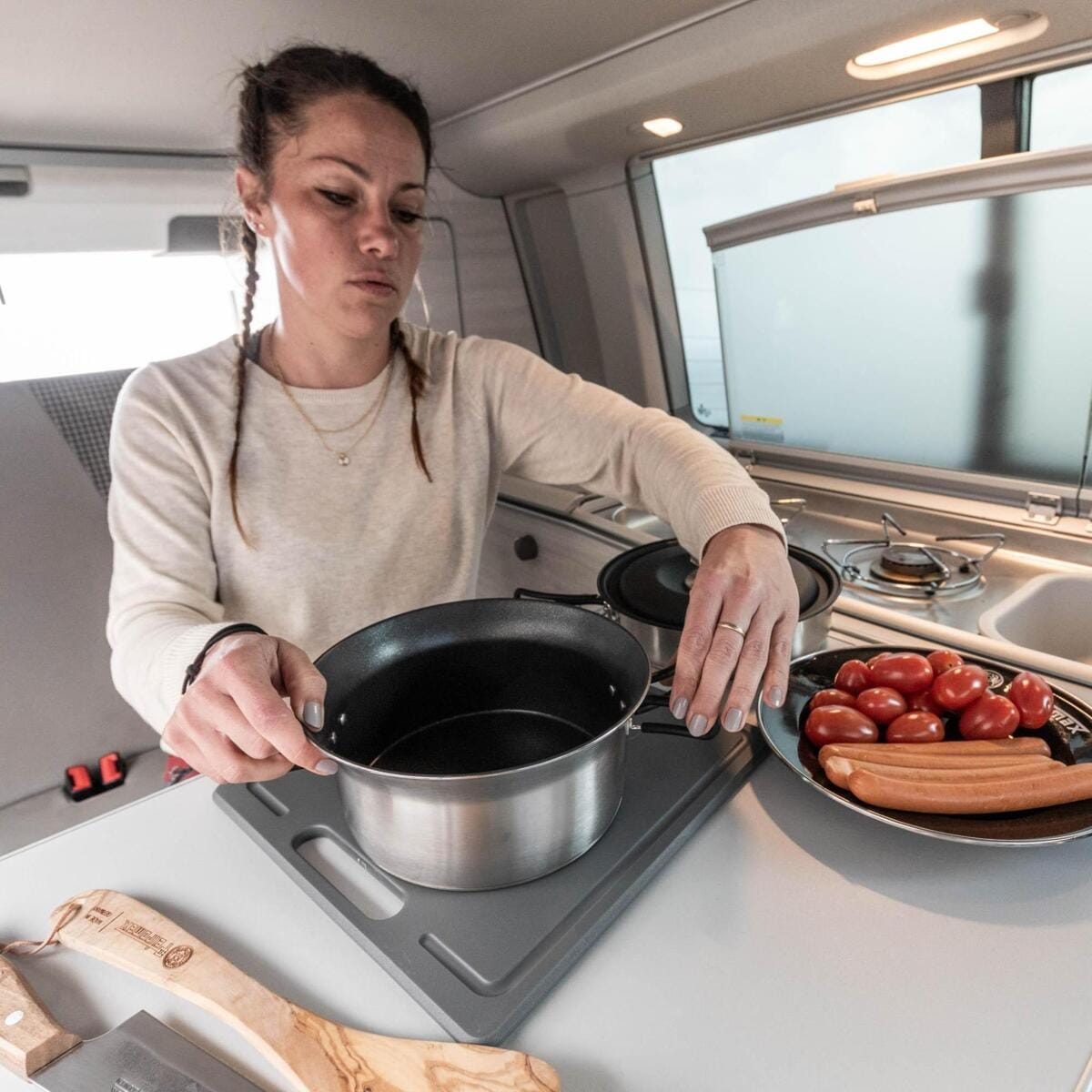 Håndtak med varmeisolasjon på Campinggrytesett Dimego 4-deler