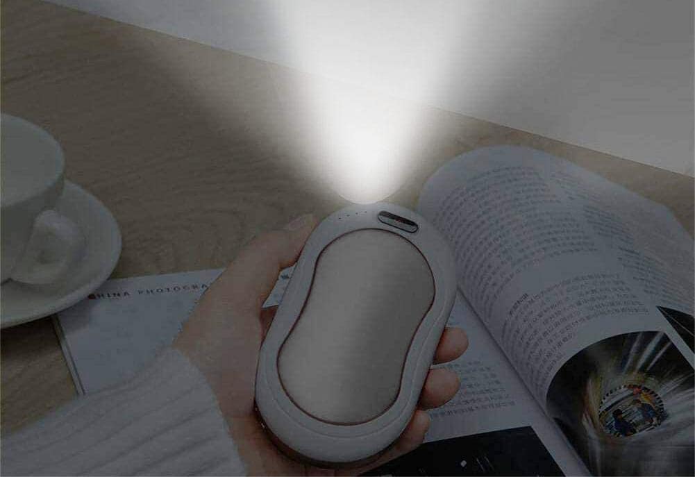 Montert Håndvarmer med powerbank 10000mAh LED-lys og massasje i bruk