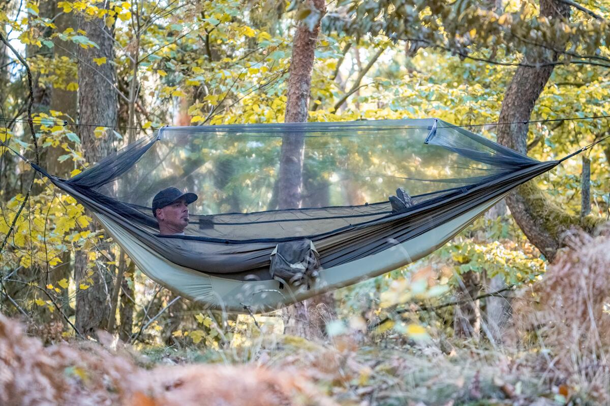 Nærbilde av feste og material på Hengekøye Moskito Traveller Thermo XXL
