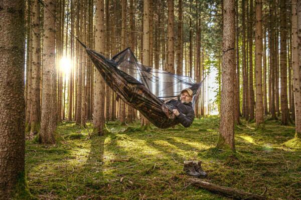 Montert Hengekøye med myggnett kamuflasje 275x140 cm 500 g Amazonas i naturen