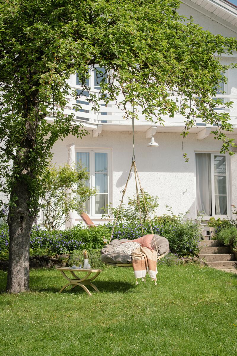 Hengestol Swing Nest 140 cm pute taupe i avslappende posisjon