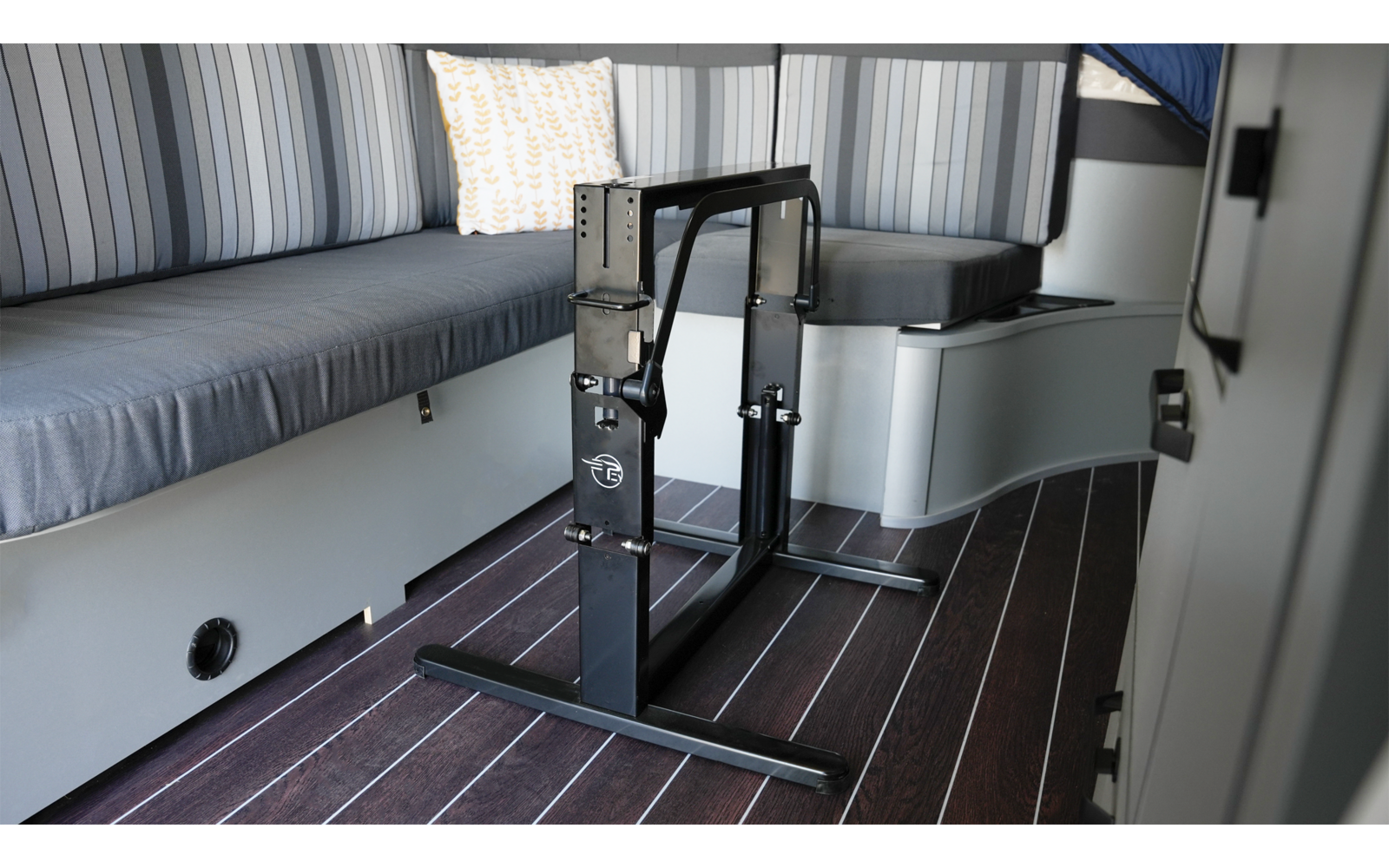 Hevbart bordunderstell LevelBase-60 sammenfoldet