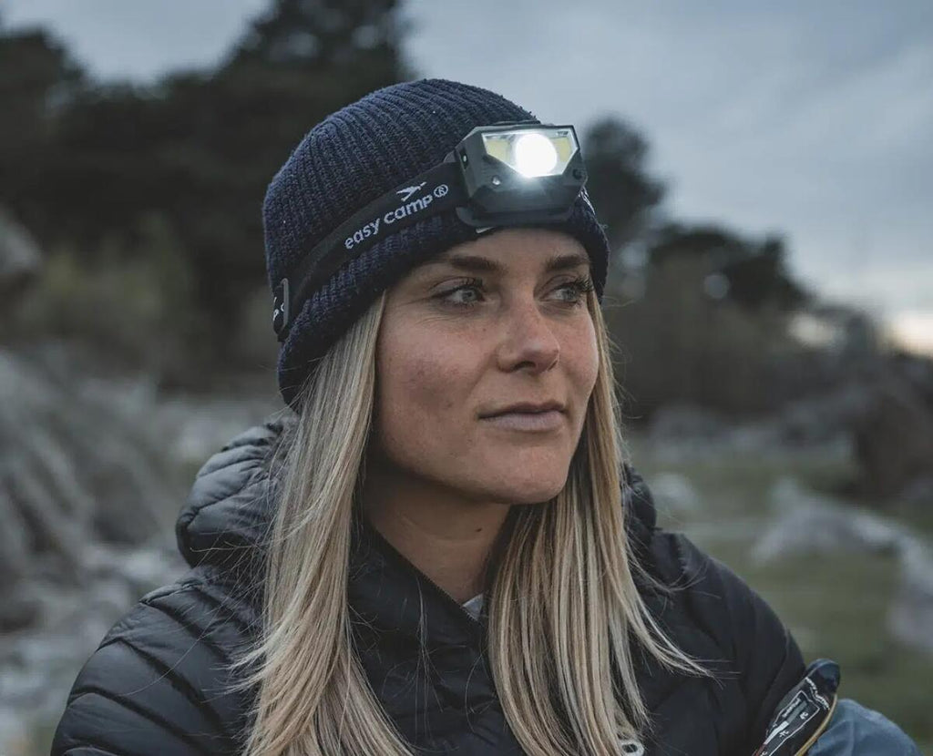 Hodelykt Crowberry 200 lumen i bruk utendørs
