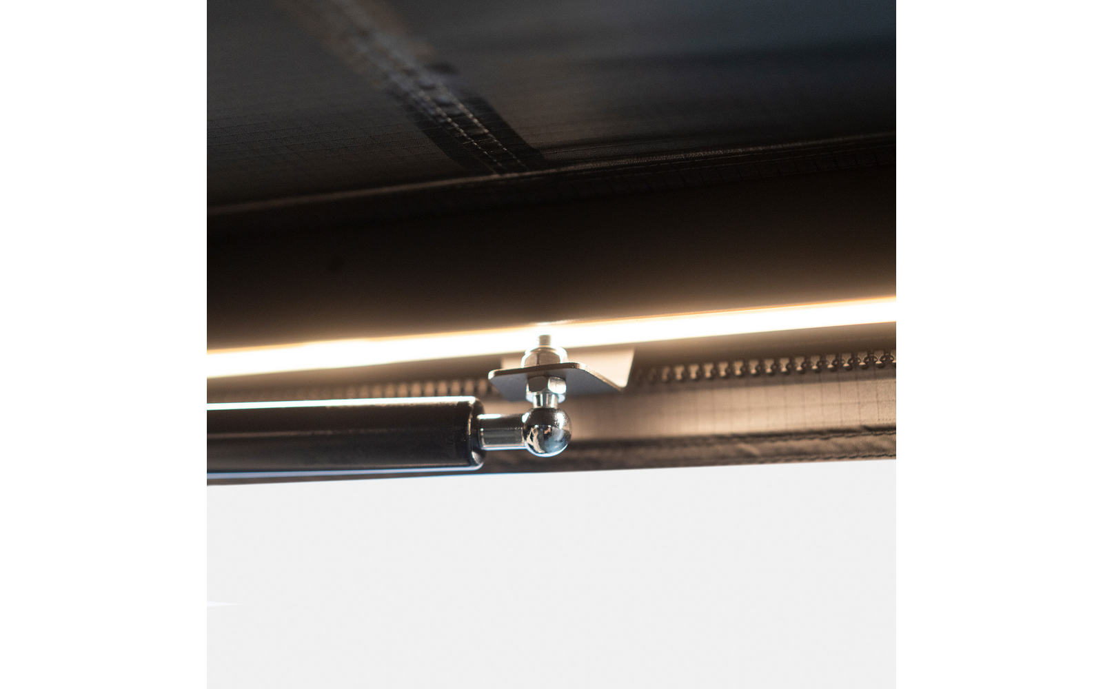 Horizon Straight frittstående markise 2 m med LED bruk på camping