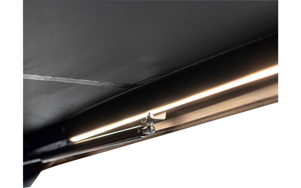 Horizon Straight frittstående markise 2 m med LED sidevegg detalj