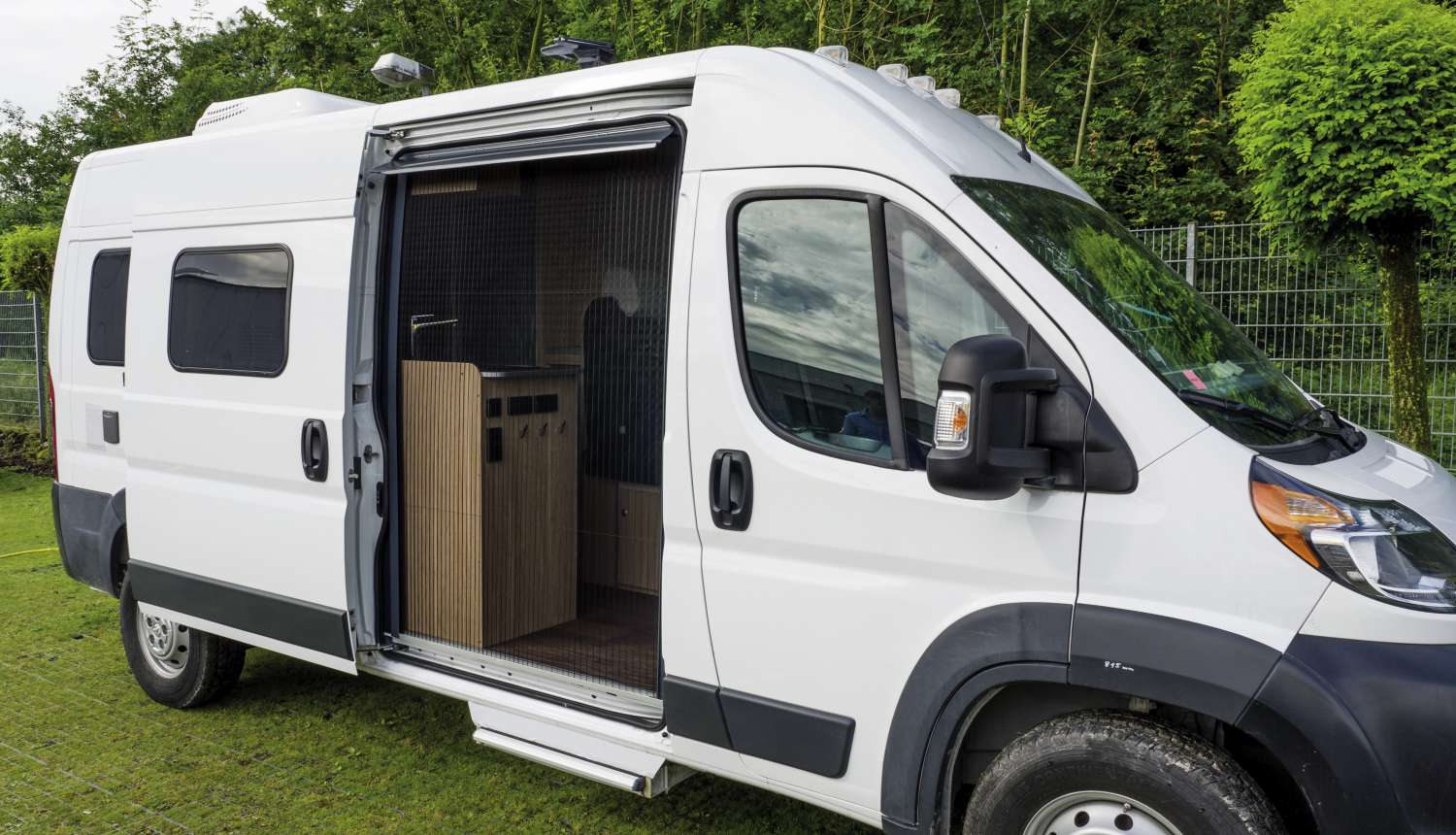 Insektsnett REMIcare med bordkinne for Fiat Ducato X250 X290 108x143 cm montert