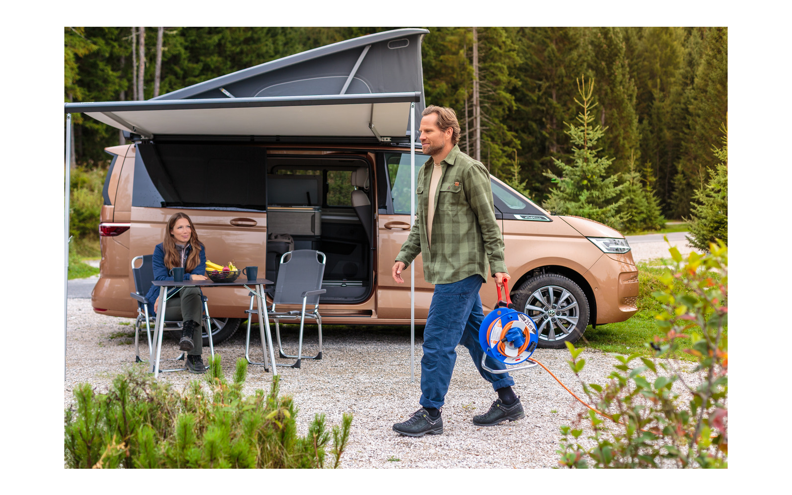 Bruk av Kabeltrommel Garant G CEE 3 camping 25 m IP44 ute
