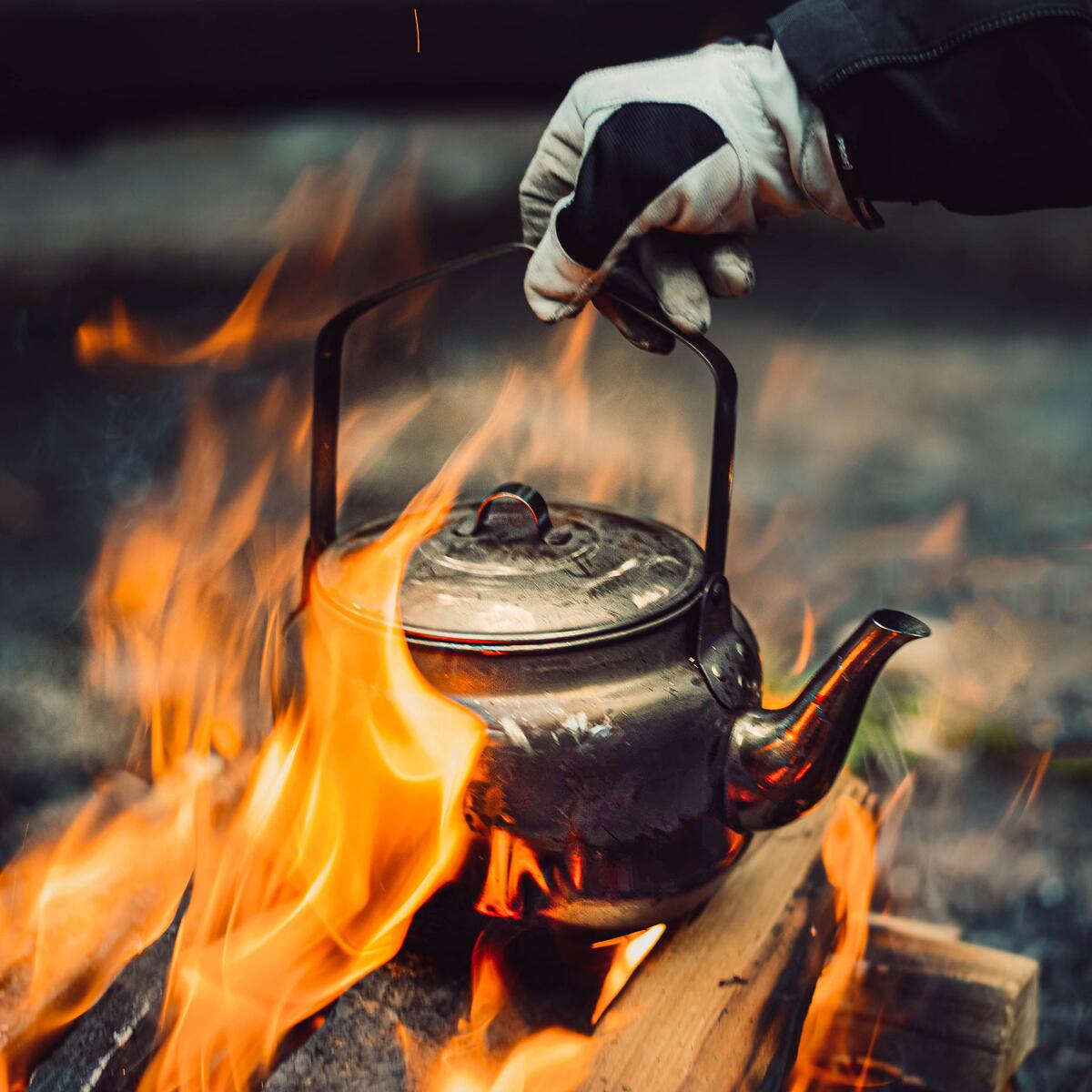 Kaffekjele for bålplass 2L rustfritt stål 373g detalj av håndtak