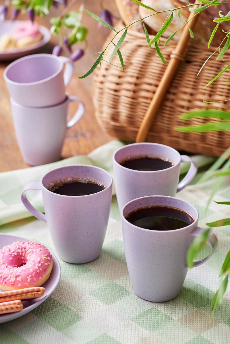 Kaffekopp bio 300 ml BPA-fri bioplast med hank montert på campingbord