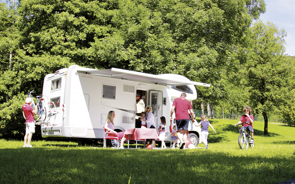 Montert Kassettemarkise F45eagle 350 cm takmontert 12V motor - Fiamma på campingvogn