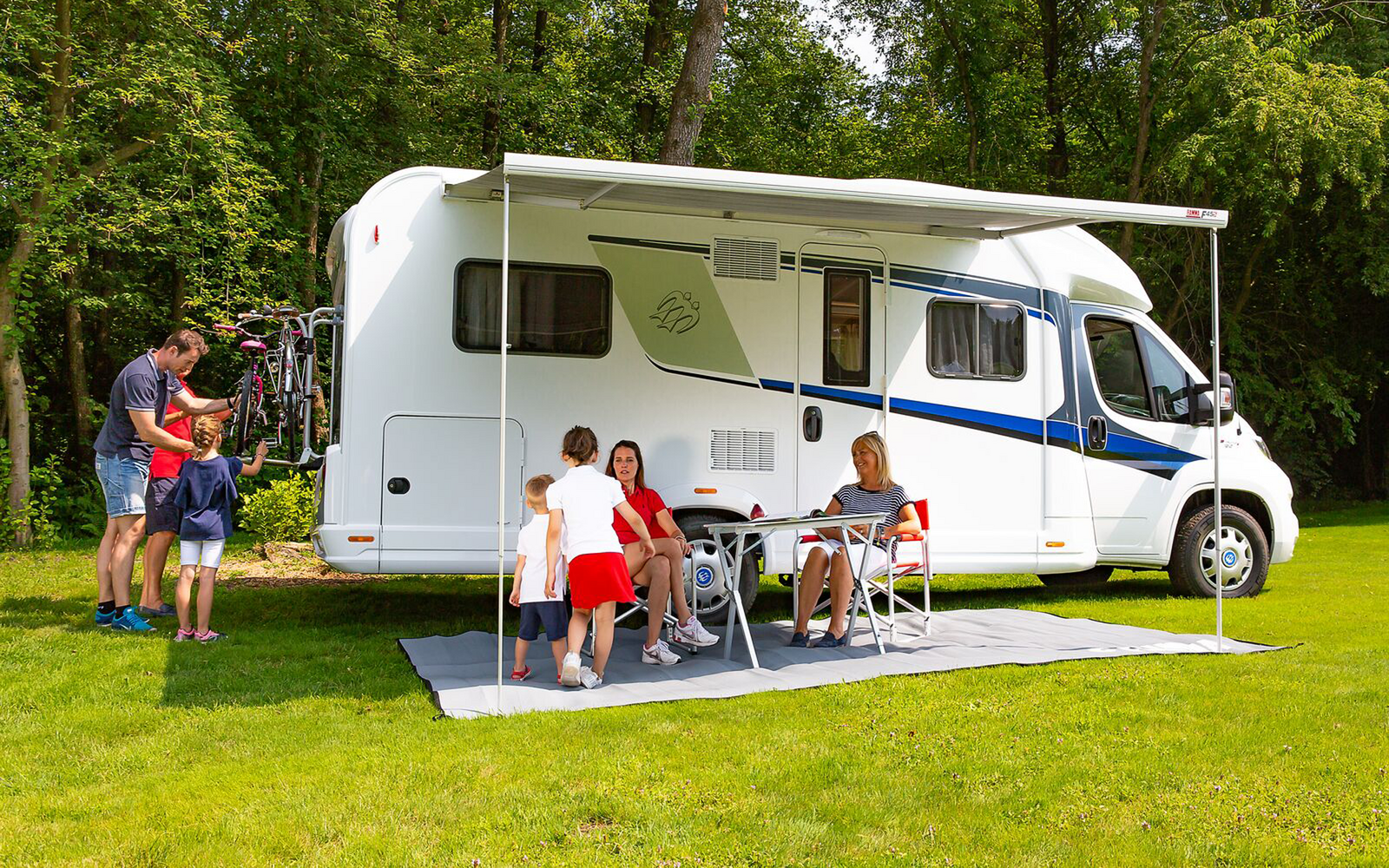 Kassettemarkise F45s veggmontert 300x250 cm Polar White teleskopisk støttefot