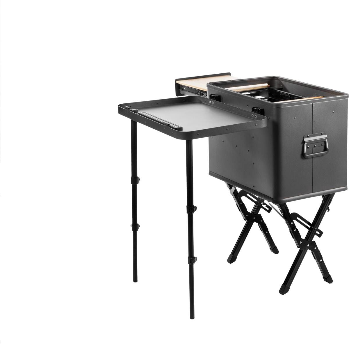 Kjøkkenboks Classic aluminium 58x40x42cm med vindbeskyttelse - Layzee montert med bordben