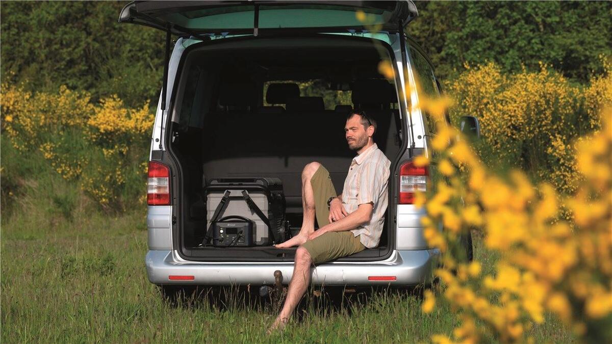 Kjøleboks festesystem med stålkroker og stropp, svart - Outwell detalj av stropp
