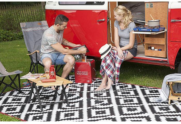Kjøleboks Greenwich retro 17L rød stål i campingmiljø