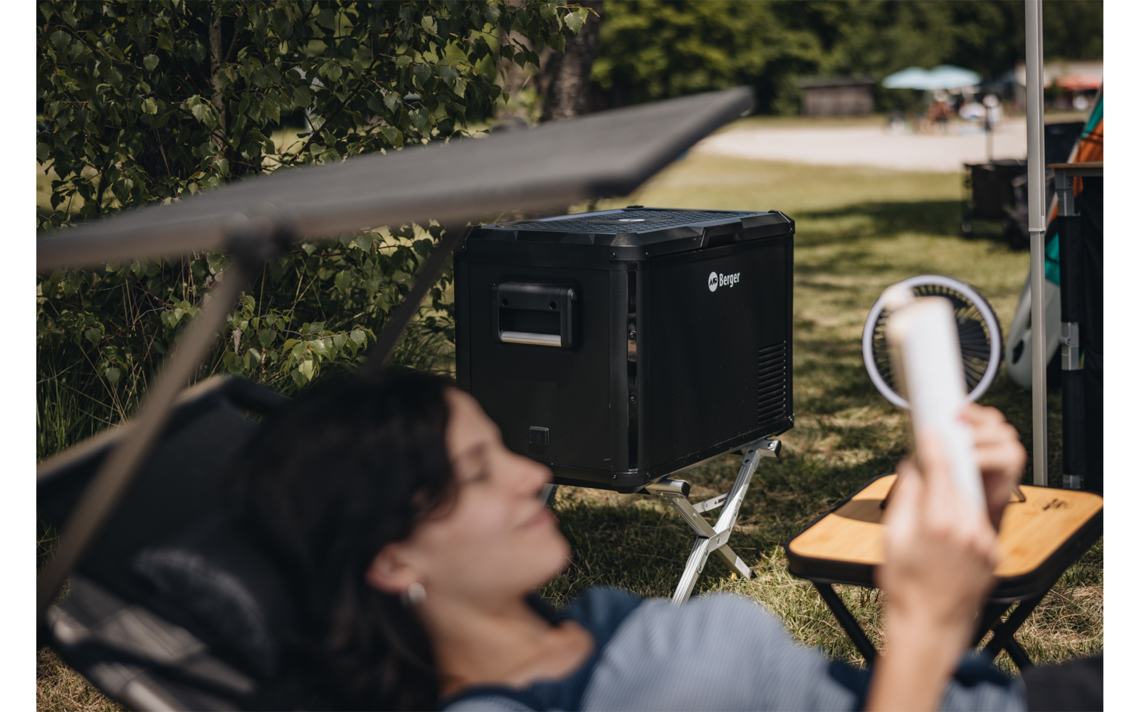 Montert kjøleboksstativ høydejusterbart maks 35 kg 33 x 45 cm med kjøleboks