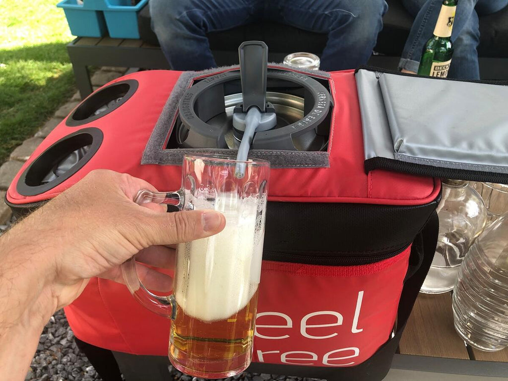 Kjøleveske Feel Free Outdoor 20L med bærestropp i bruk
