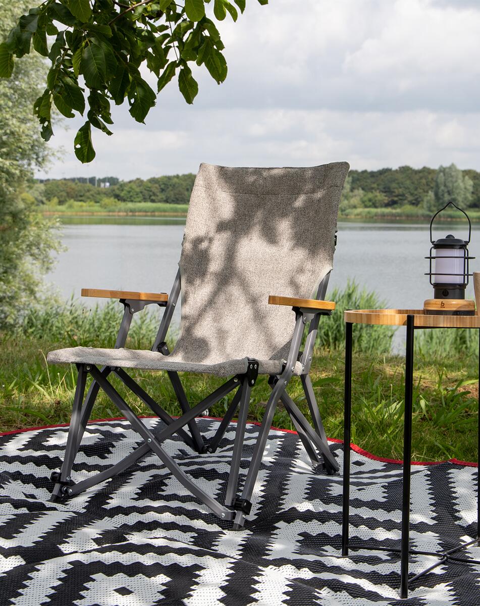 Klappstol Chelsea med bambus-armlener, grå aluminium 3,4 kg - Bo-Camp