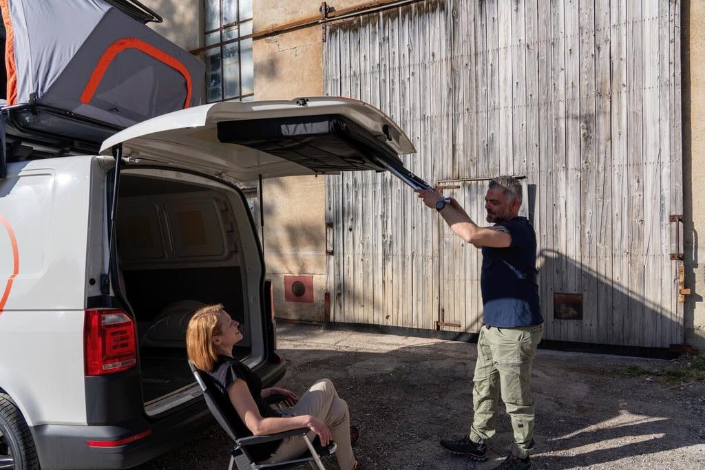 Klappstolsett chairBOXX med baklukemudul for VW T5/T6 stol nærbilde nylonstoff