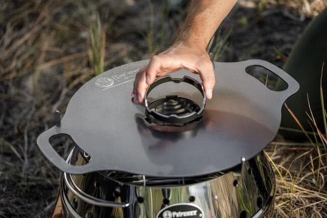 Bakside av Kokeadapter i stål for Atago grillplate fra Petromax