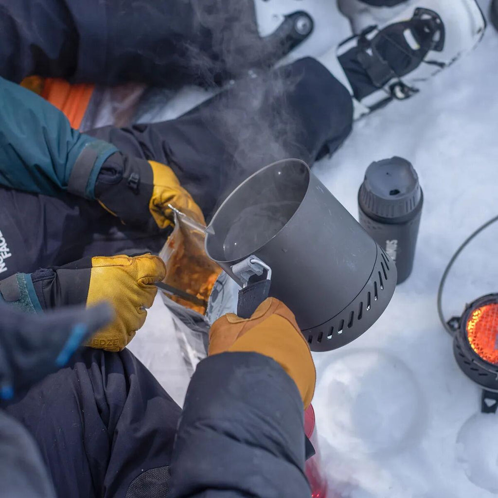 Kokekar-sett Ulti 1.7L med vindtett brenner montert på gassflaske