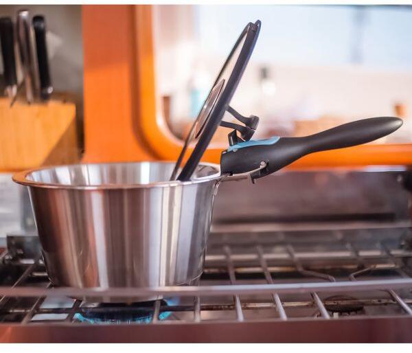Kokekar startsett 11-deler rustfritt stål induksjon Cookvision detalj av lokk og silikonhåndtak