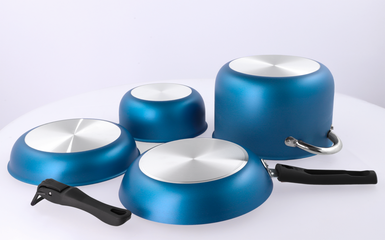 Kokekartsett 8-delers aluminium med avtagbare håndtak blå-matt pakket