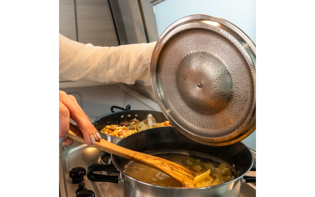 Kokekartsett Dimego 5-delers rustfritt stål med keramikbelegg pakket for transport