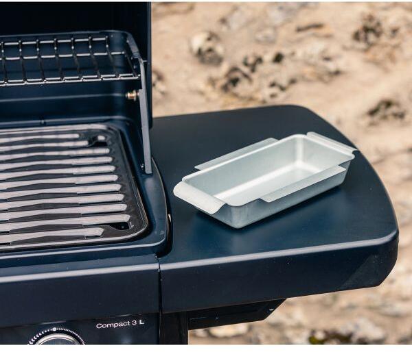 Kompakt gassgrill med 3 brennere og stålvogn sammenleggbare sidebord