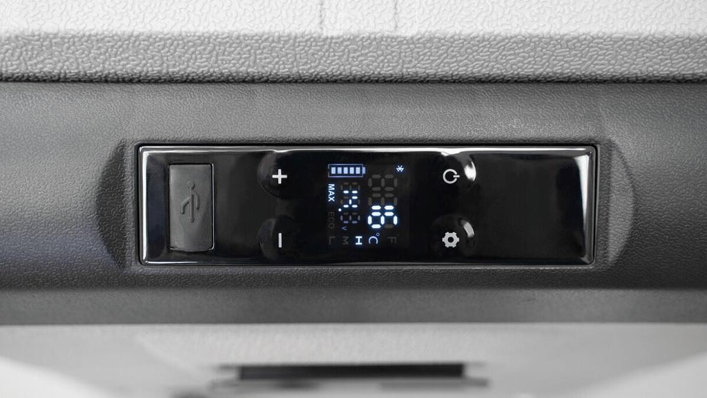 Detalj av LED-display på Kompressor-kjøleboks Arctic Chill 40 12/230V 37L - Outwell