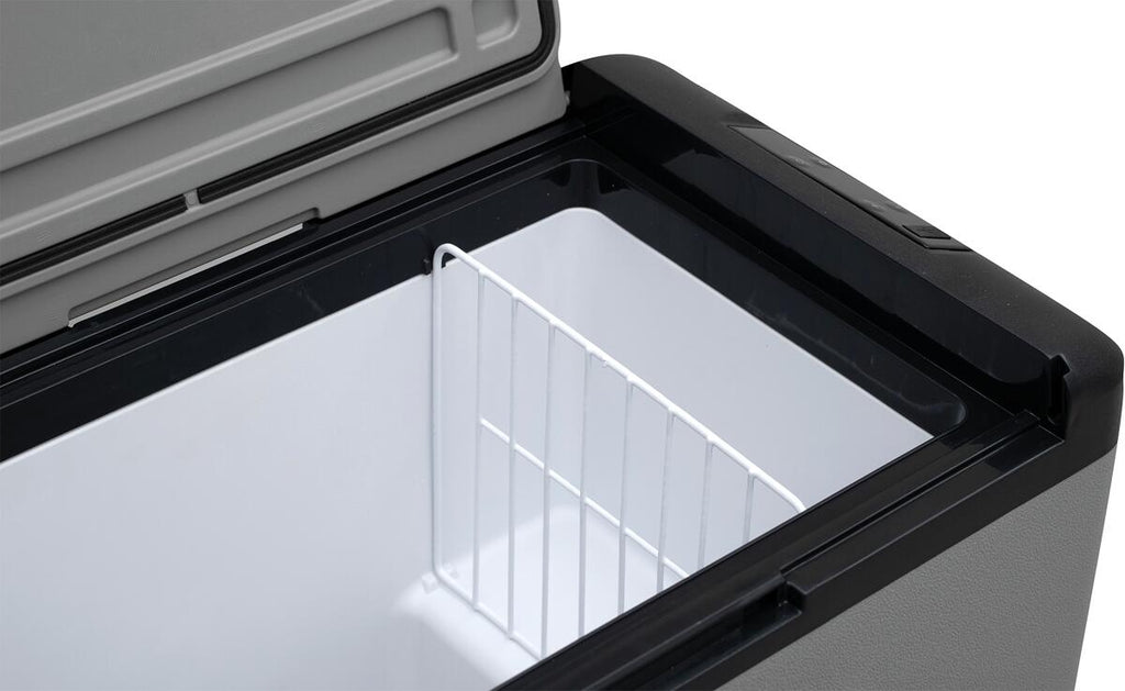 Detalj av LED-display på Kompressor-kjøleboks Arctic Chill 50 12/230V 50L - Outwell