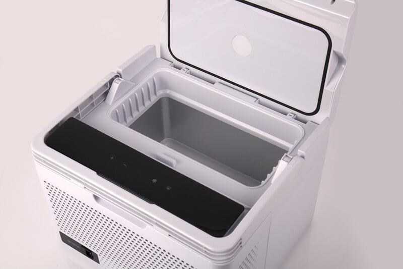 Detalj av LCD-touch-display på Kompressor-kjøleboks Cool N Heat 10