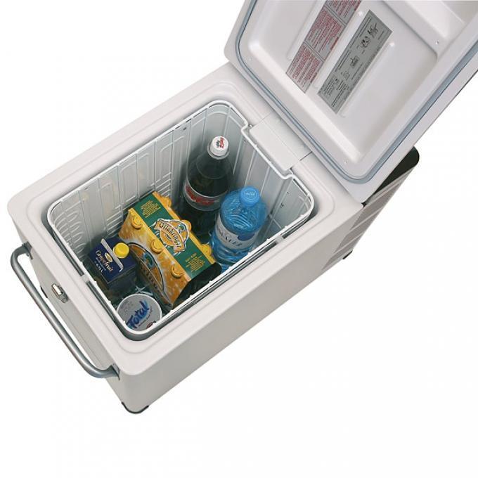 Bakside av Kompressor kjøleboks MT-S med digitaltermometer 12/24/230V ENGEL