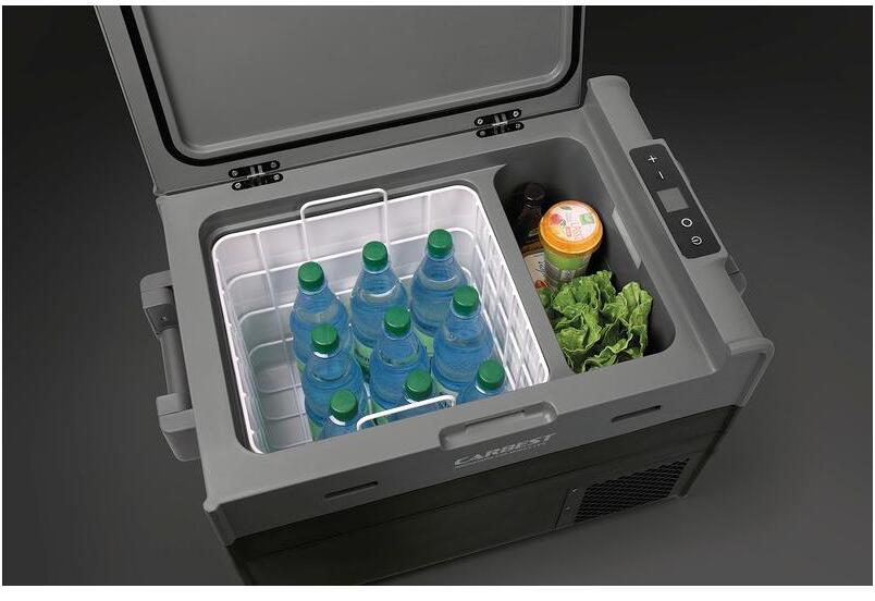 Kompressor-kjøleboks PowerCooler 45 montert i campingvogn