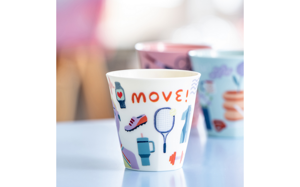 Kopp Nora Cup M Sisters Move 300 ml cream montert utendørs
