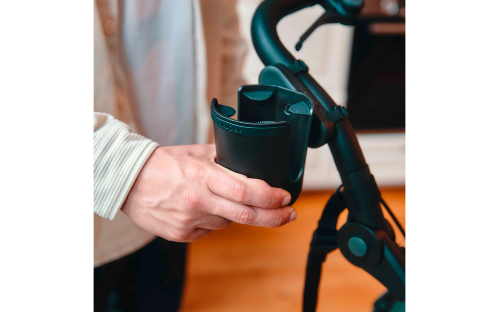 Nærbilde av gummilascher på Koppholder Twist cup holder for barnevogn 60-80 mm - Fidlock