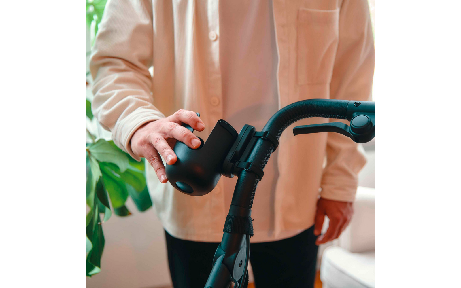 Koppholder Twist cup holder fra Fidlock med flaske i holderen