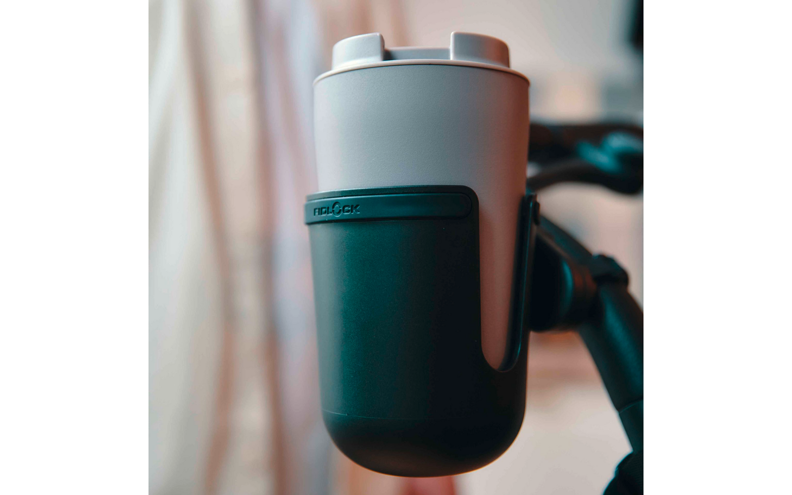 Koppholder Twist cup holder for barnevogn 60-80 mm - Fidlock festet på håndtak