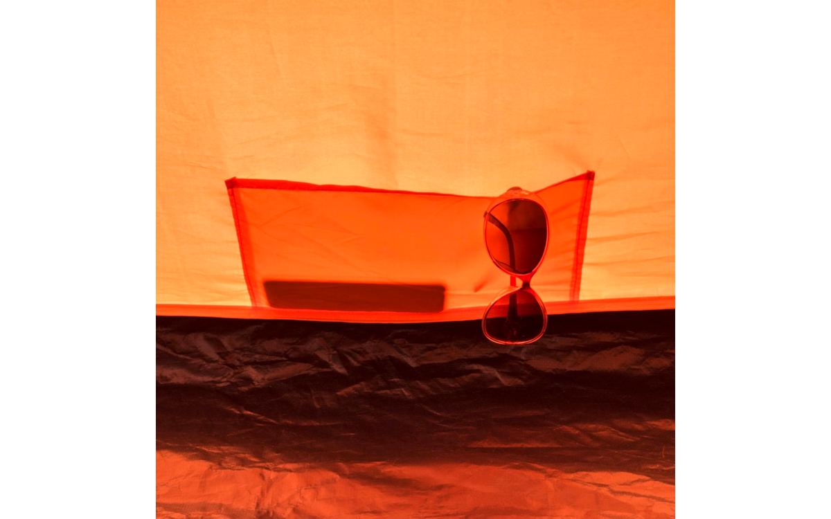 Kuppeltelt Haika for 3 personer polyester 2000 mm vannsøyle - Tambu sett fra siden