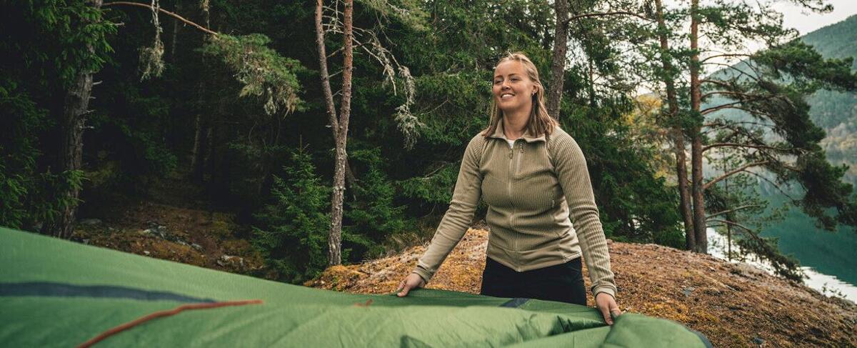 Montering av aluminiumsstenger på Kuppeltelt Lago Flex 4