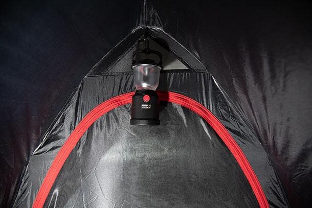 Montert Kuppeltelt Minitramp 2, 2-pers, 1,9 kg, svart i naturen