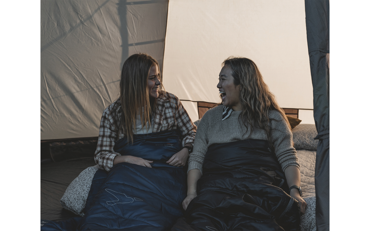 Kuppeltelt Sandland Yurt 6 personer - Easy Camp, detalj av vindu med opprullbar gardin