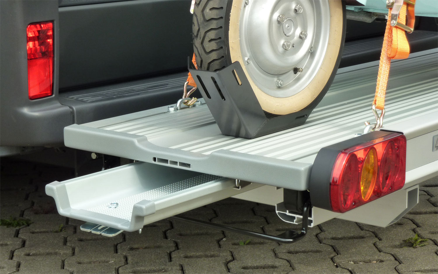 Lastebærer SlidePort for Fiat Ducato fra 2006 montert på bilens bakside