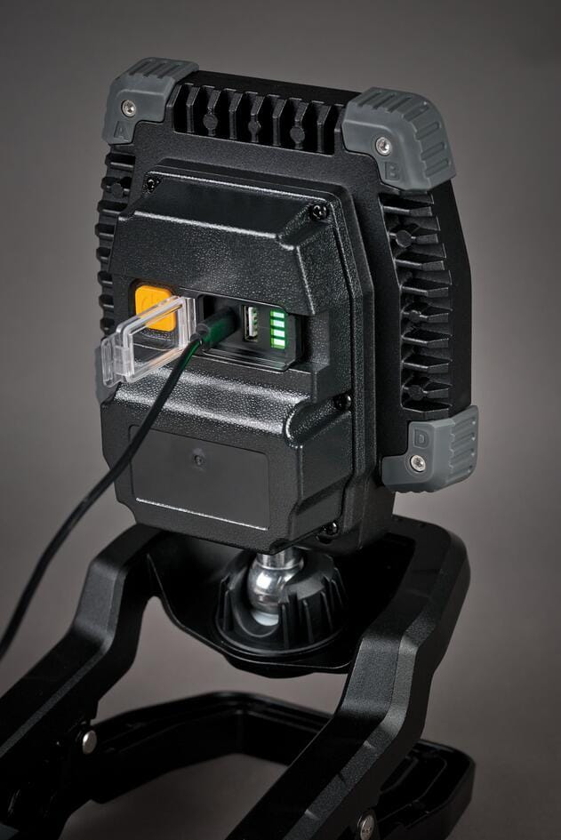 LED arbeidsstråler CL 4050 MA 3800lm detalj av USB powerbank