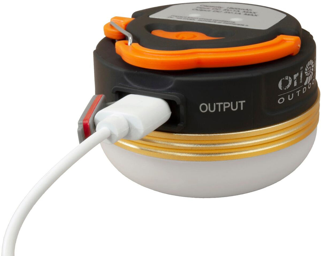 LED campinglampe 300 lumen med powerbank og magnet 88g montert i telt